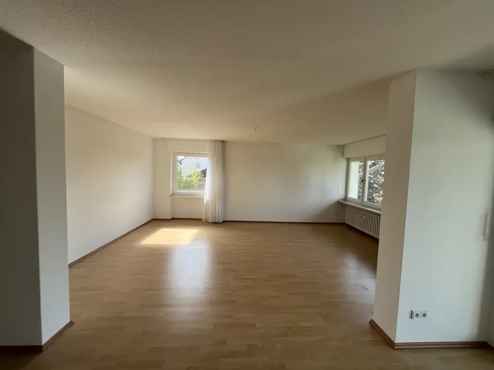Lichtdurchflutete 3,5 Zimmer Wohnung mit Balkon in Paderborn
