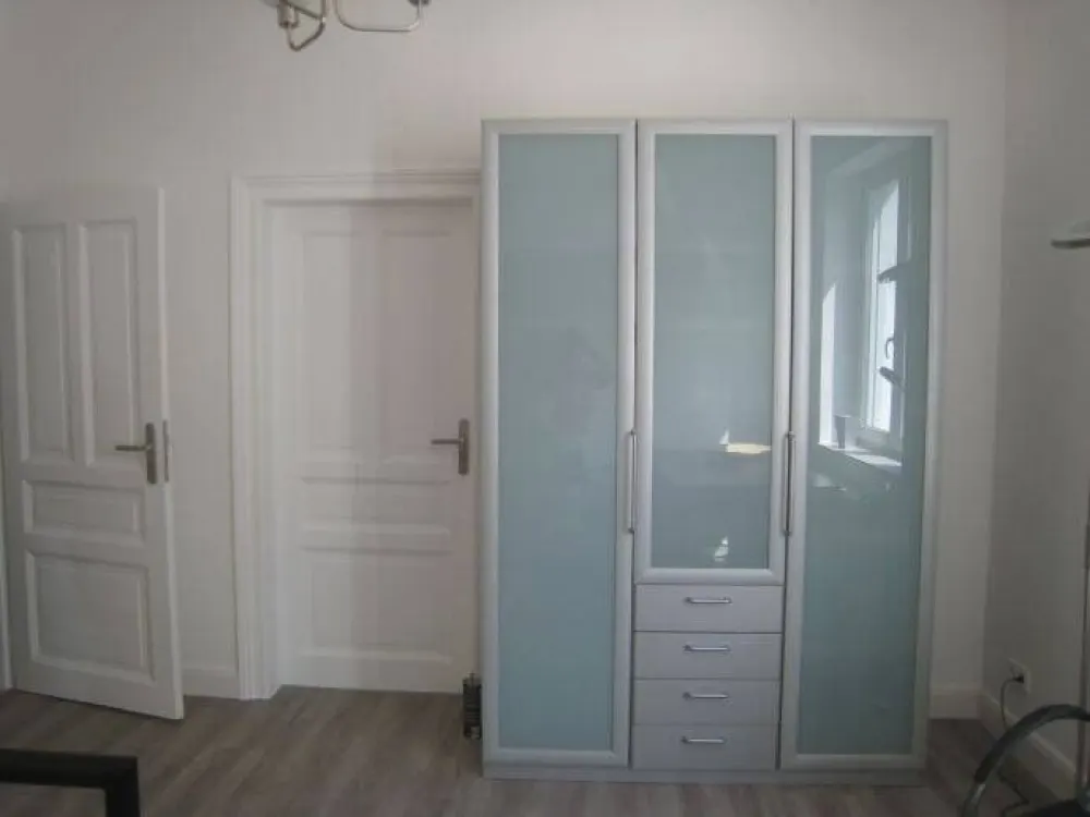 Möbliertes WG-Zimmer in Frankfurt Griesheim 1. rechts, Komplettrenovierung, zu vermieten