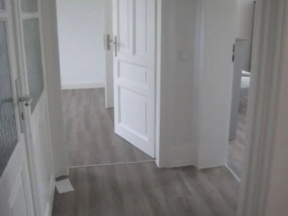 Möbliertes WG-Zimmer in Frankfurt Griesheim 1. rechts, Komplettrenovierung, zu vermieten