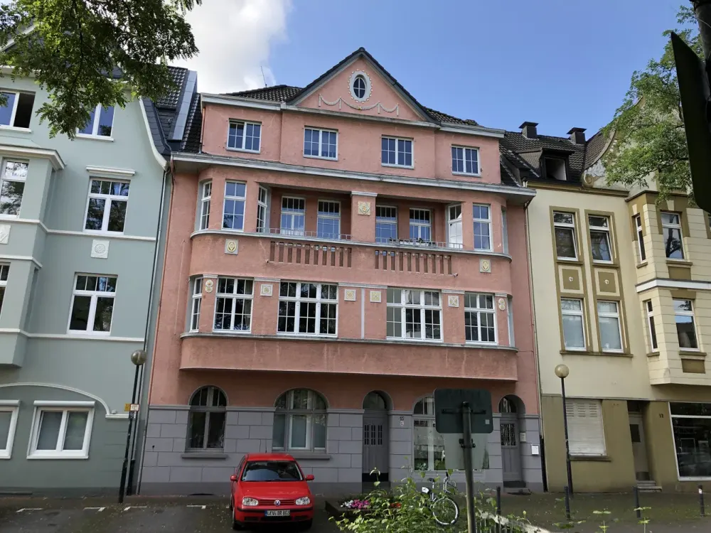 Zentrale, ruhige 2-Zi.-DG-Wohnung im Kolonie-Viertel (Wiesdorf)