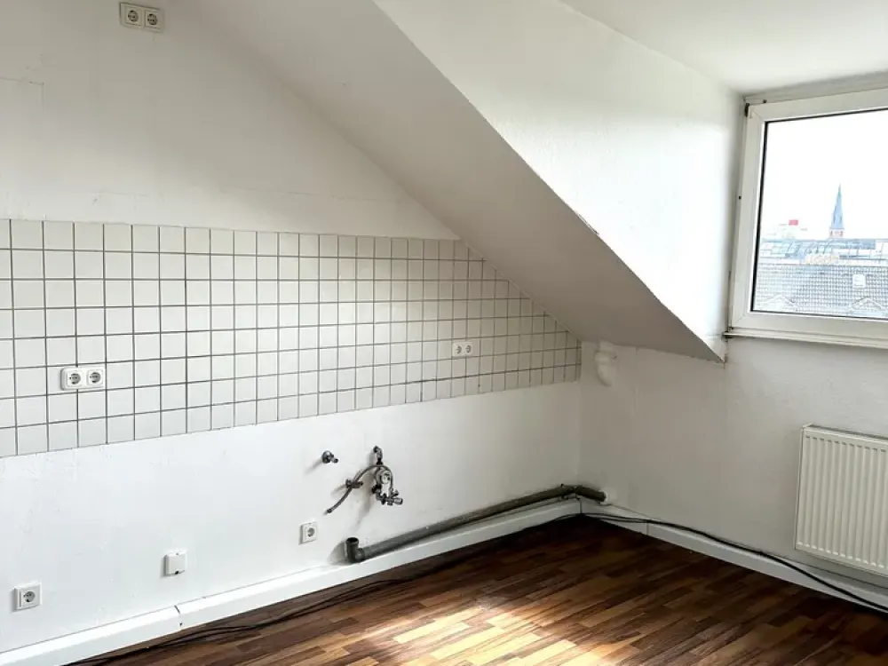 Zentrale, ruhige 2-Zi.-DG-Wohnung im Kolonie-Viertel (Wiesdorf)