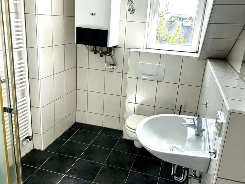Zentrale, ruhige 2-Zi.-DG-Wohnung im Kolonie-Viertel (Wiesdorf)