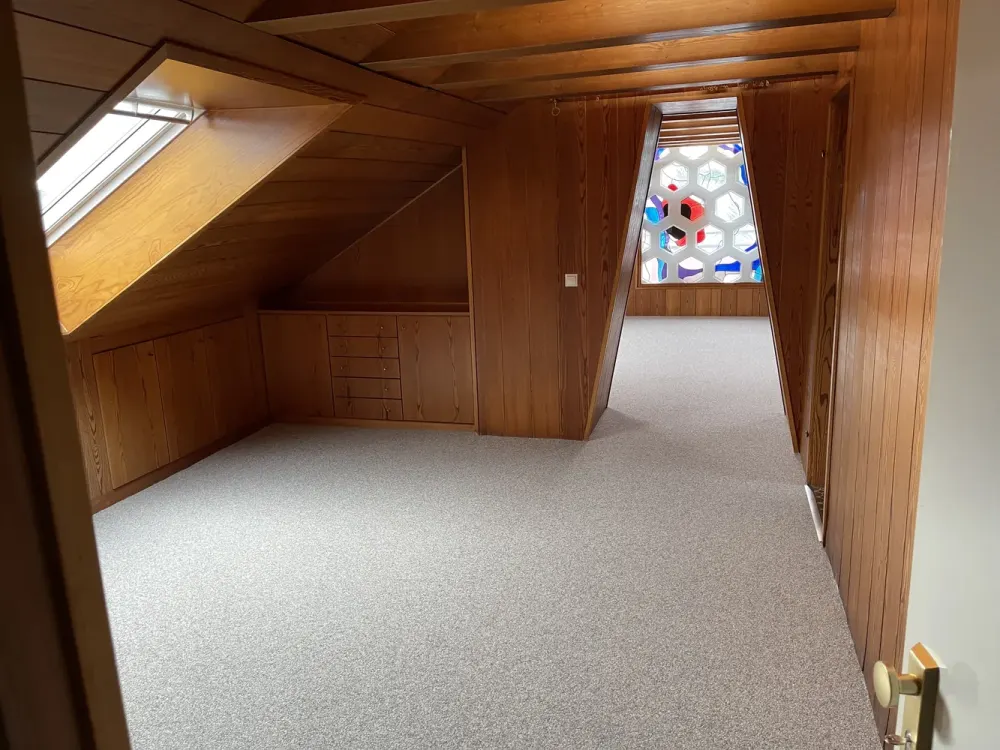 Teilmöblierte, modernisierte 2-Zimmer-DG-Wohnung in Köln-Longerich mit Klimaanlage und Wärmepumpe