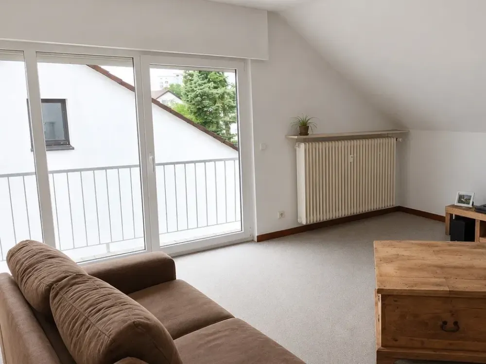 Wohnen mit Charakter: 3-Zimmer- DG- Wohnung in Jügesheim
