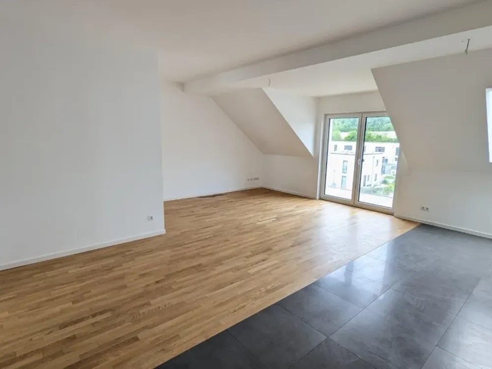 Moderne 4-Zimmer Wohnung mit Balkon im 2.OG