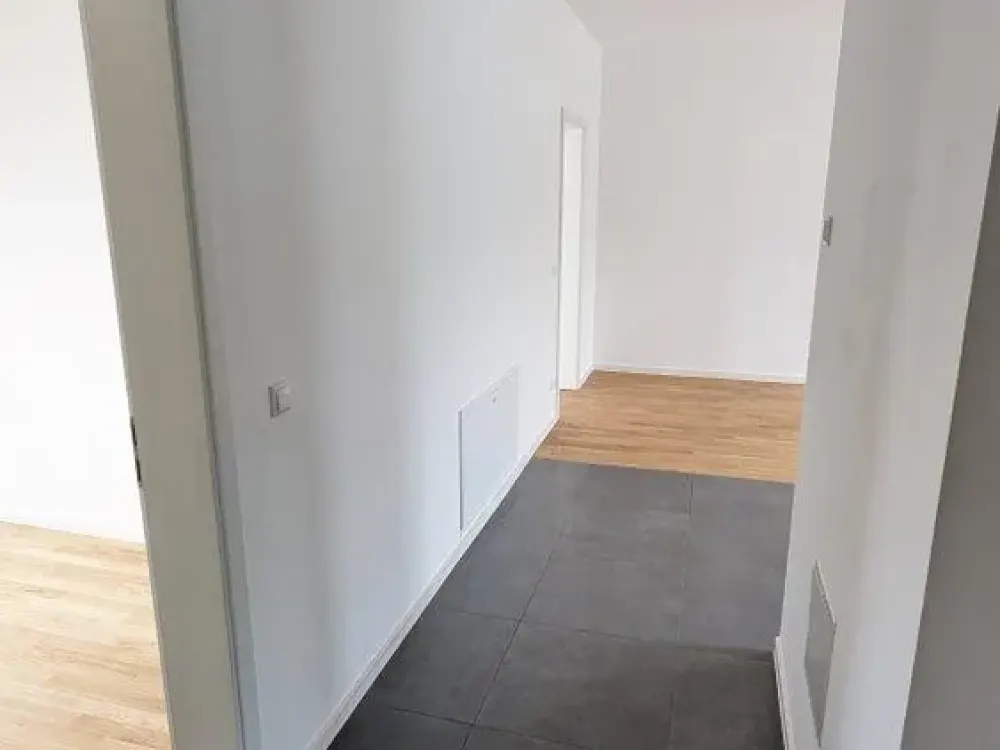 Moderne 4-Zimmer Wohnung mit Balkon im 2.OG
