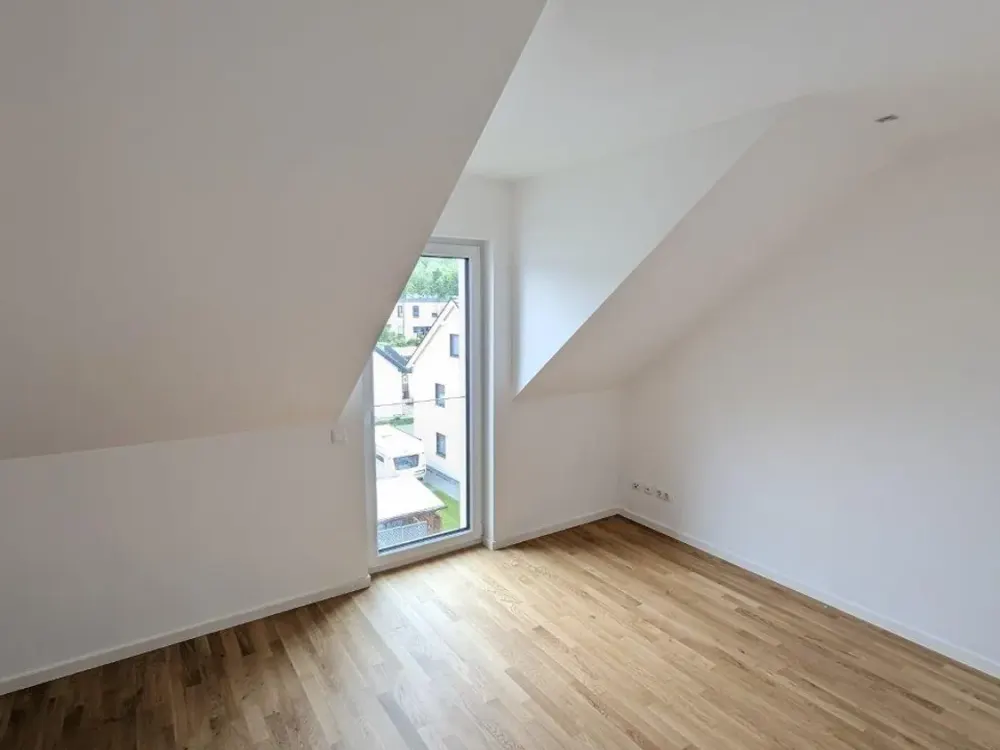 Moderne 4-Zimmer Wohnung mit Balkon im 2.OG