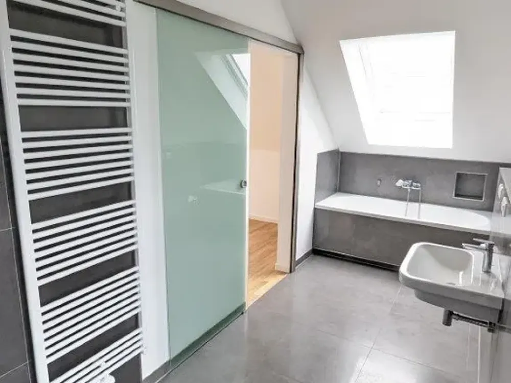 Moderne 4-Zimmer Wohnung mit Balkon im 2.OG
