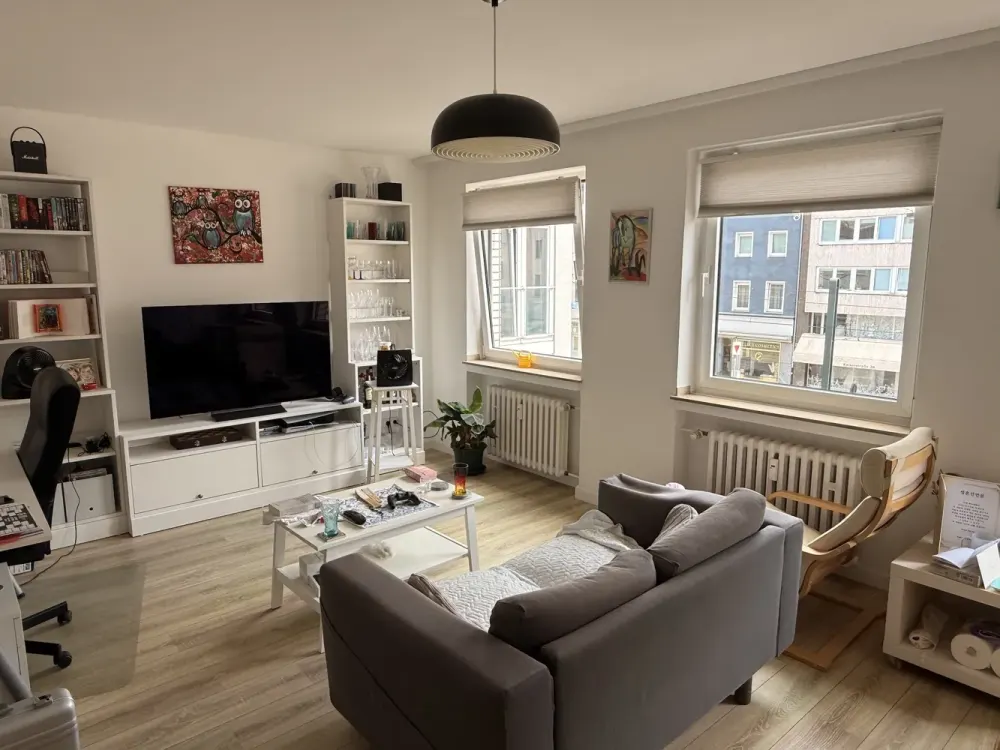 Helle 2-Zimmer-Wohnung mit Loggia in D-Pempelfort!