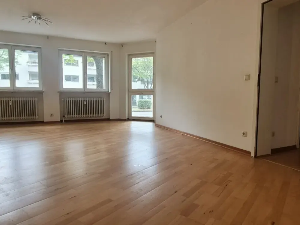 Ausgestattete 3-Zimmer-Wohnung in Top-Lage mit Duplex-Garage & Einbauküche