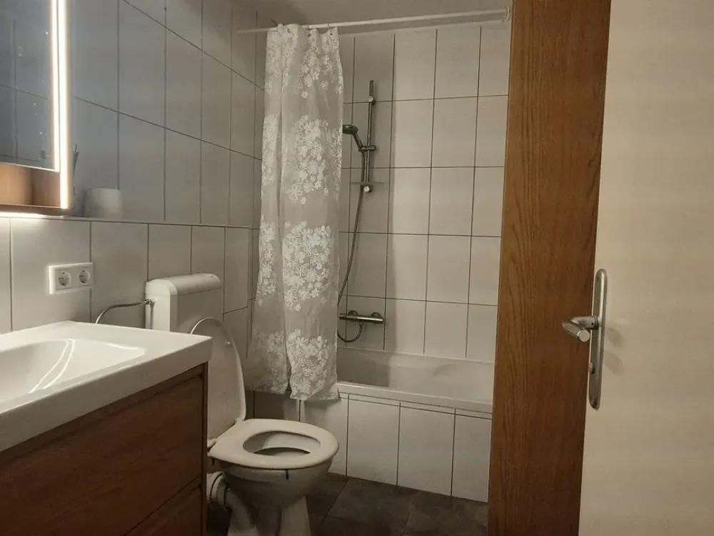 Ausgestattete 3-Zimmer-Wohnung in Top-Lage mit Duplex-Garage & Einbauküche