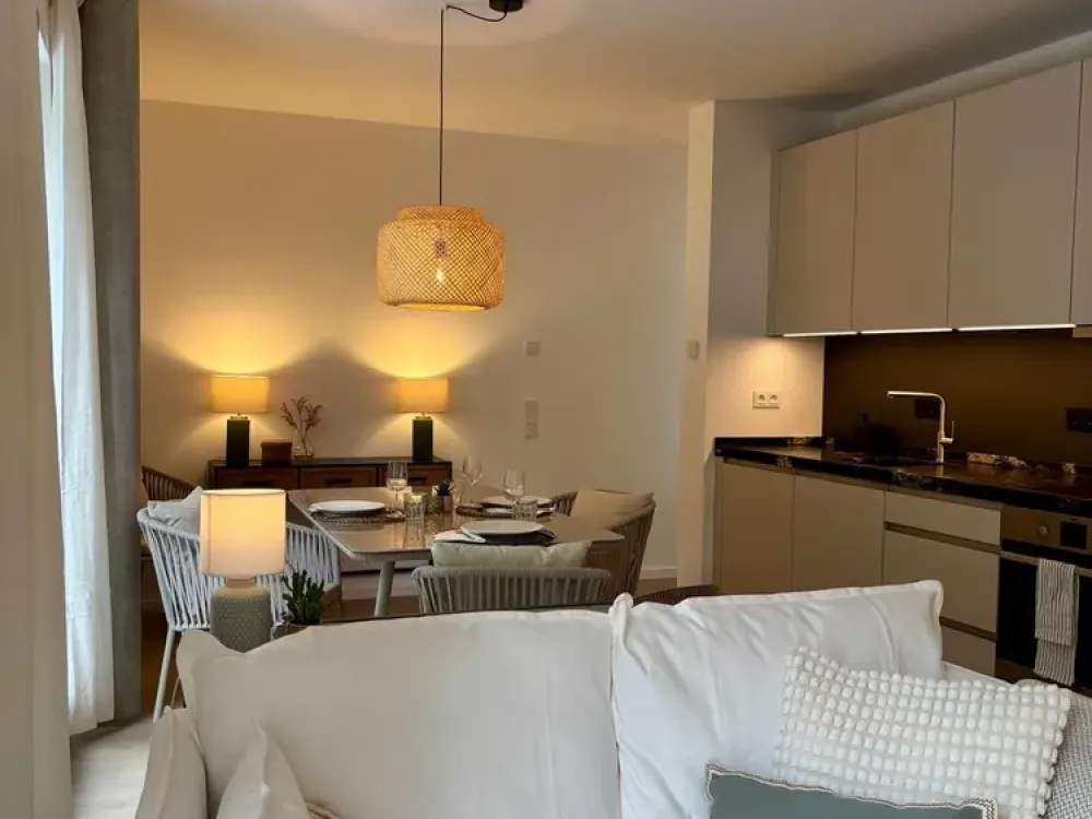 TASTEFULLY FURNISHED 3-ROOM APARTMENT - SPACIOUS TERRACE (SOUTH)