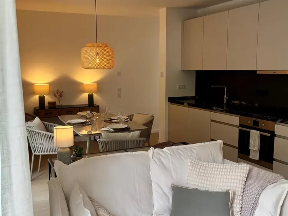TASTEFULLY FURNISHED 3-ROOM APARTMENT - SPACIOUS TERRACE (SOUTH)