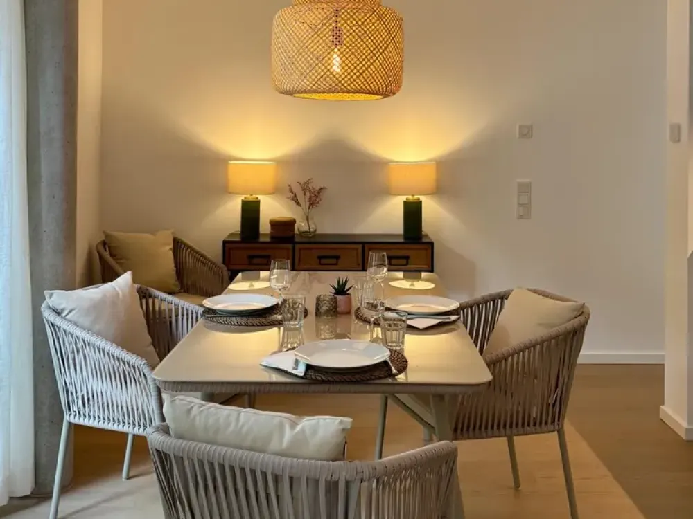 TASTEFULLY FURNISHED 3-ROOM APARTMENT - SPACIOUS TERRACE (SOUTH)