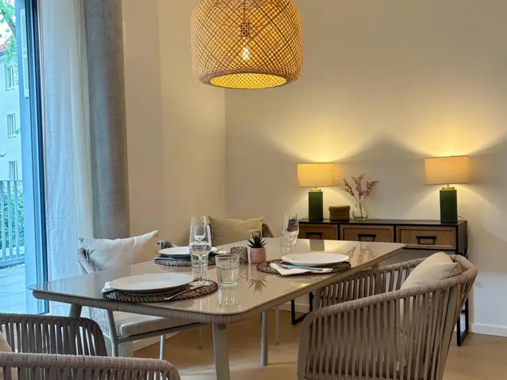 TASTEFULLY FURNISHED 3-ROOM APARTMENT - SPACIOUS TERRACE (SOUTH)