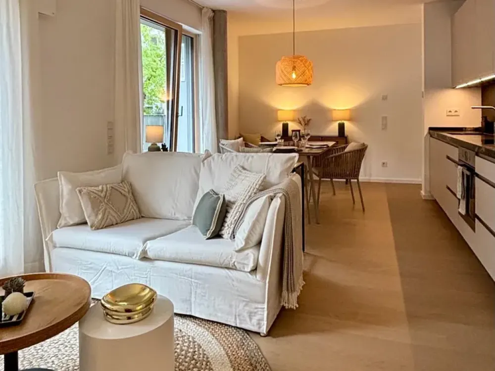 TASTEFULLY FURNISHED 3-ROOM APARTMENT - SPACIOUS TERRACE (SOUTH)