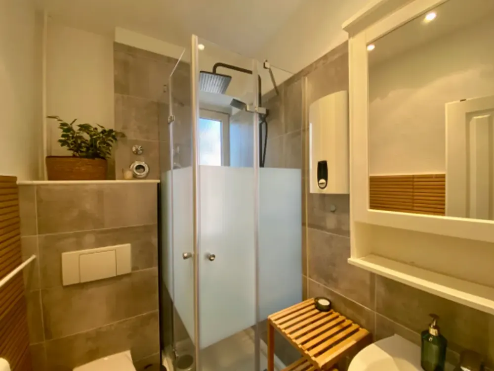 Stilvolles 1,5-Zimmer-Apartment mit Kanalblick und modernem Wohnkomfort