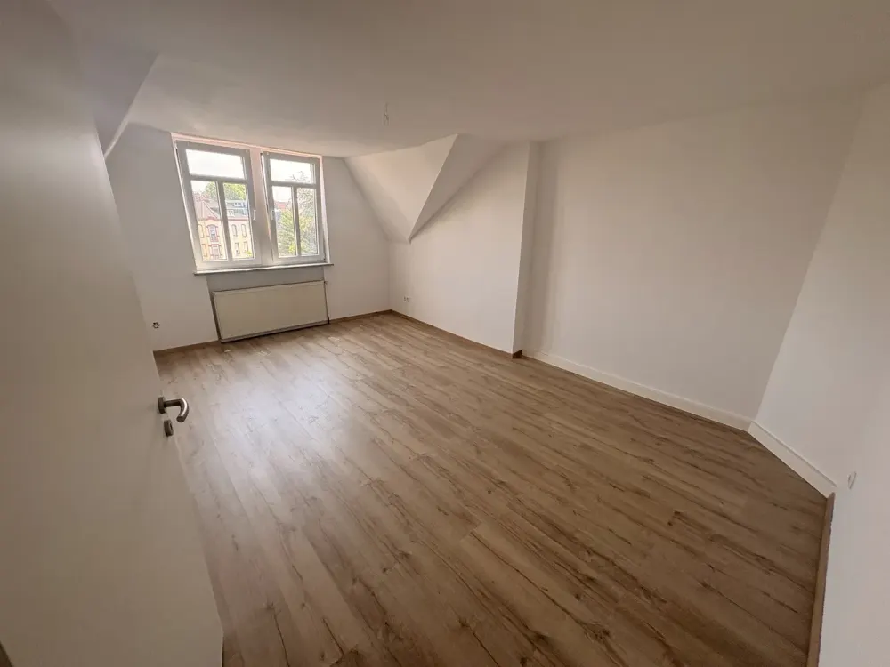 Renovated bright 4-room apartment