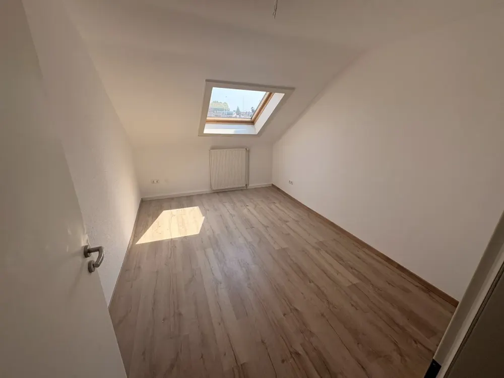 Renovated bright 4-room apartment