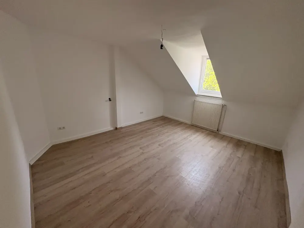 Renovated bright 4-room apartment