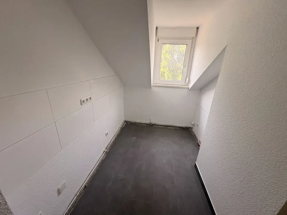Renovated bright 4-room apartment