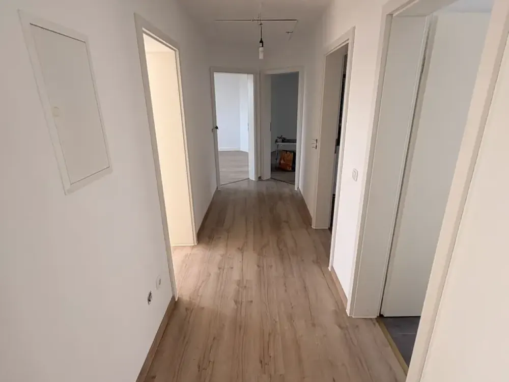 Renovated bright 4-room apartment
