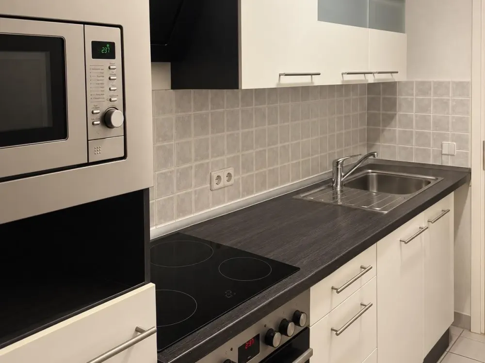 1,5-Zimmer Wohnung mit Balkon, Einbauküche und Tiefgarage