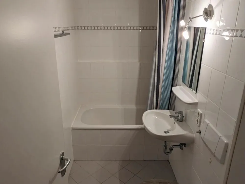 1,5-Zimmer Wohnung mit Balkon, Einbauküche und Tiefgarage