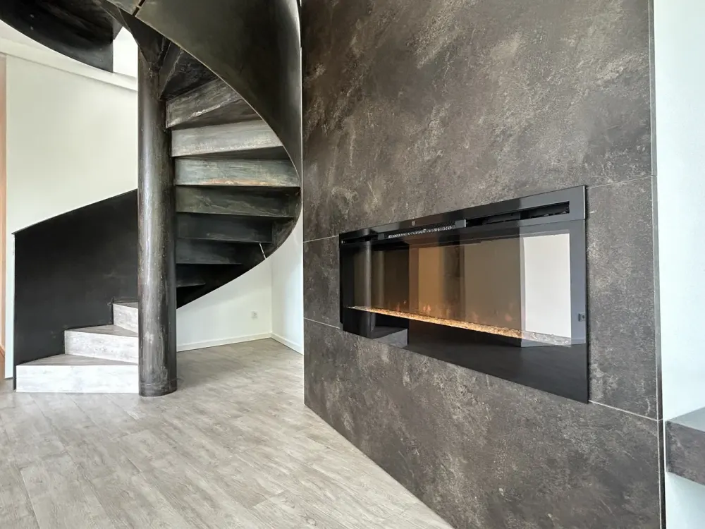 Über zwei Ebenen zuhause: Exklusive Penthouse-Maisonette mit Dachterrassen-Flair in Großhadern