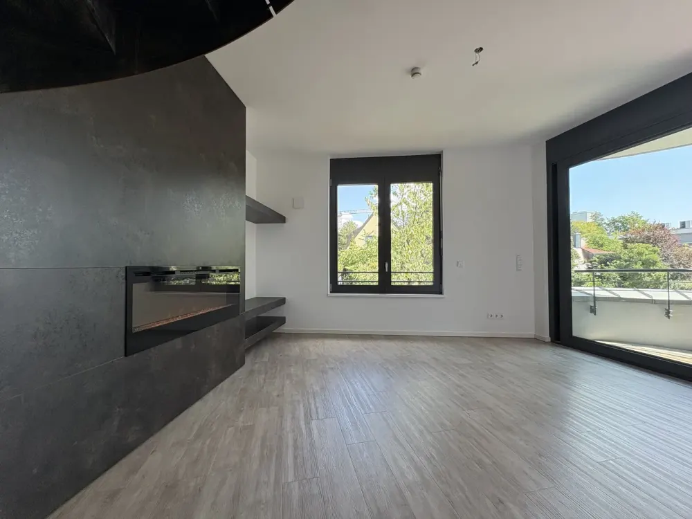 Über zwei Ebenen zuhause: Exklusive Penthouse-Maisonette mit Dachterrassen-Flair in Großhadern