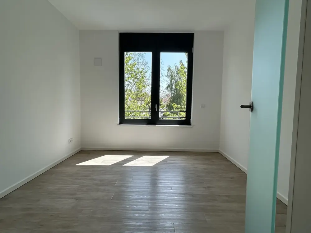 Über zwei Ebenen zuhause: Exklusive Penthouse-Maisonette mit Dachterrassen-Flair in Großhadern