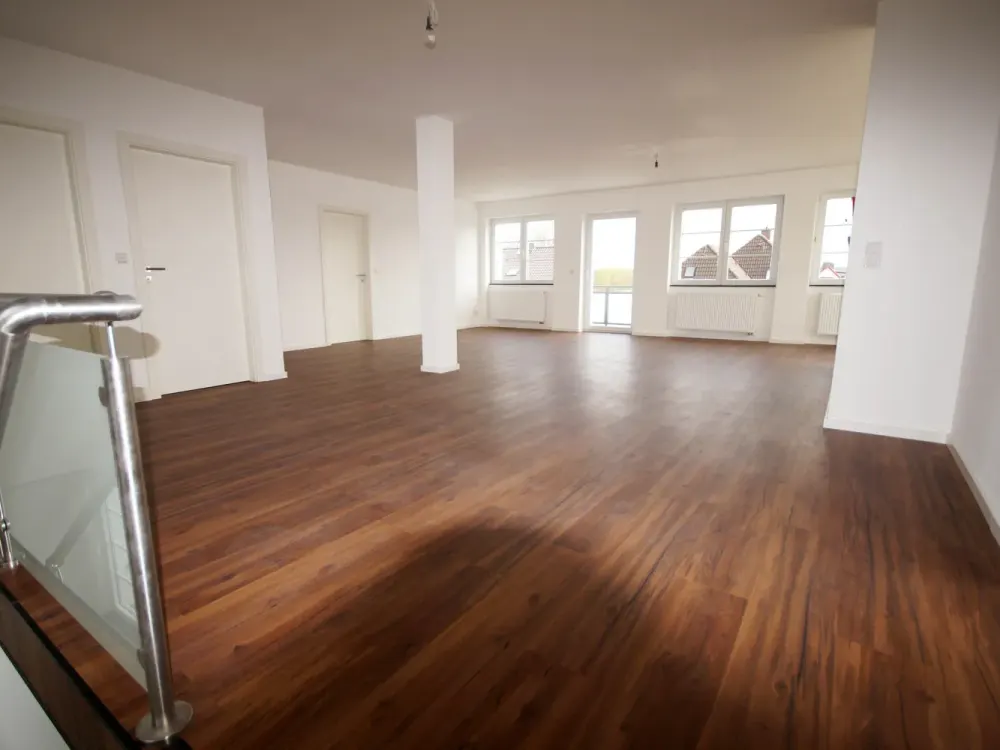 Initiative gegen beengtes Wohnen: Lichtdurchflutete Penthouse-Wohnung, Provisionsfrei!