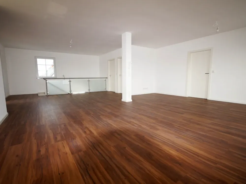 Initiative gegen beengtes Wohnen: Lichtdurchflutete Penthouse-Wohnung, Provisionsfrei!