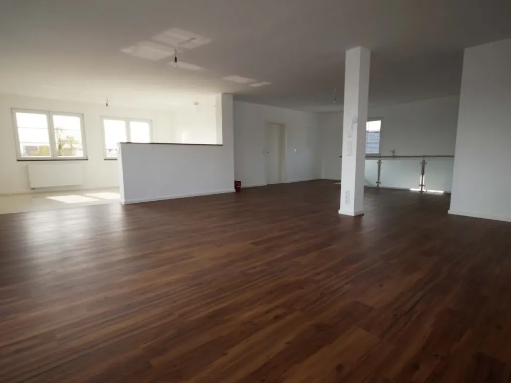 Initiative gegen beengtes Wohnen: Lichtdurchflutete Penthouse-Wohnung, Provisionsfrei!