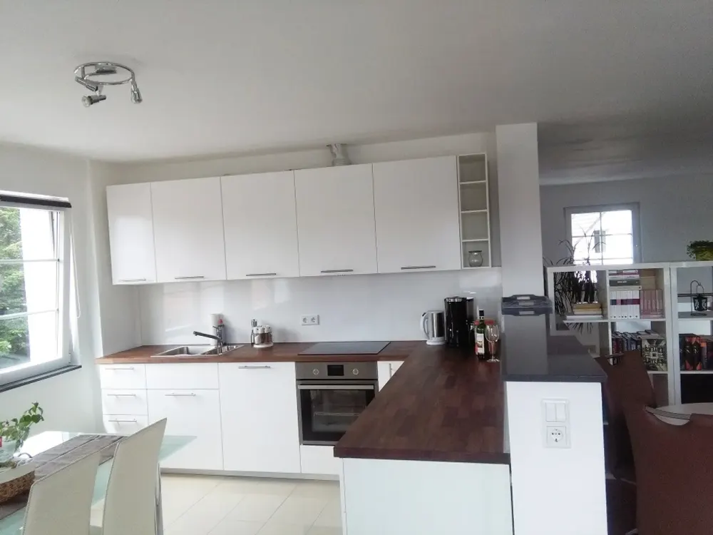Initiative gegen beengtes Wohnen: Lichtdurchflutete Penthouse-Wohnung, Provisionsfrei!