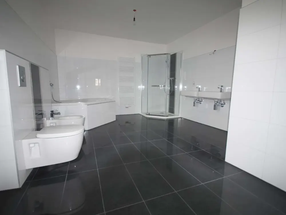 Initiative gegen beengtes Wohnen: Lichtdurchflutete Penthouse-Wohnung, Provisionsfrei!