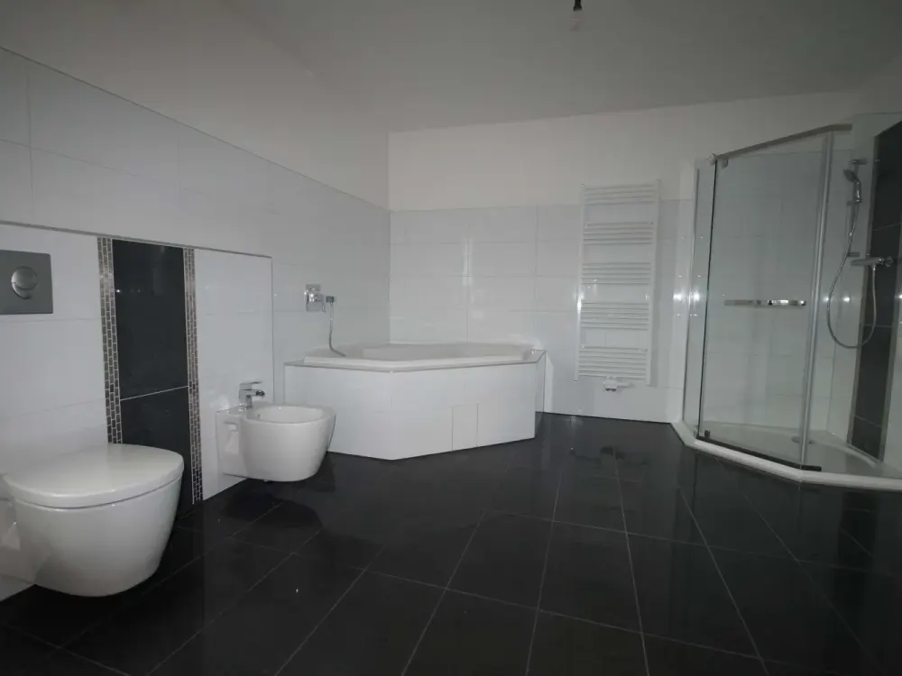 Initiative gegen beengtes Wohnen: Lichtdurchflutete Penthouse-Wohnung, Provisionsfrei!