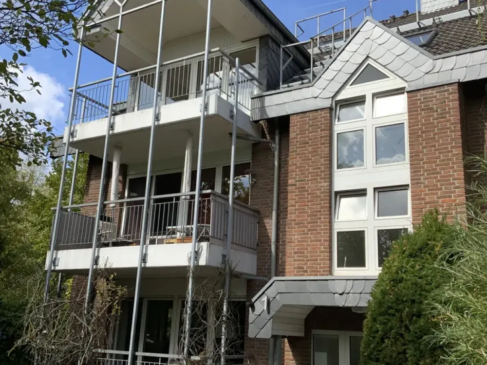 Stilvolle DG-Maisonettewohnung mit Sonnenbalkon