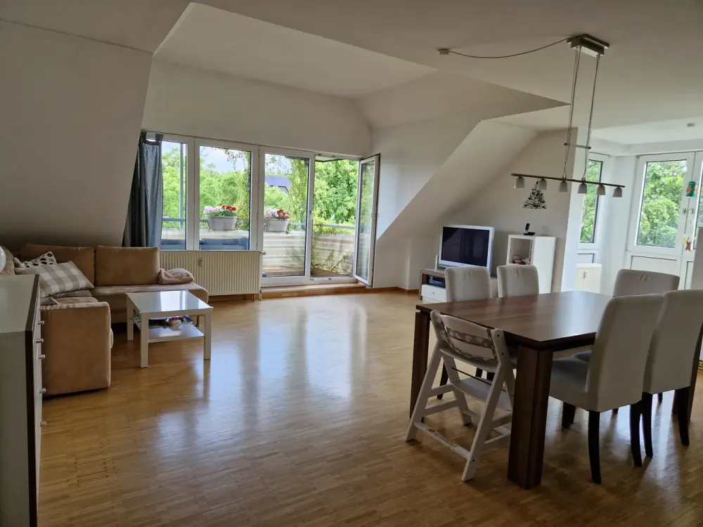 Stilvolle DG-Maisonettewohnung mit Sonnenbalkon