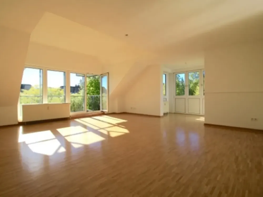 Stilvolle DG-Maisonettewohnung mit Sonnenbalkon