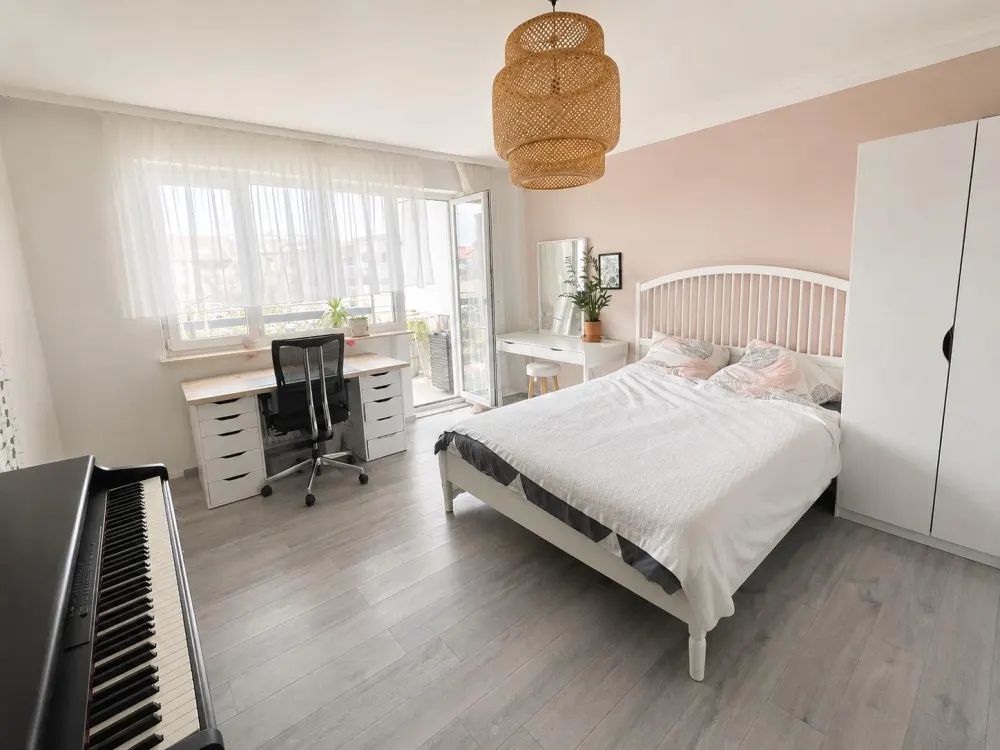 vollmöbiliertes WG- Zimmer in 2er WG mit privatem Balkon