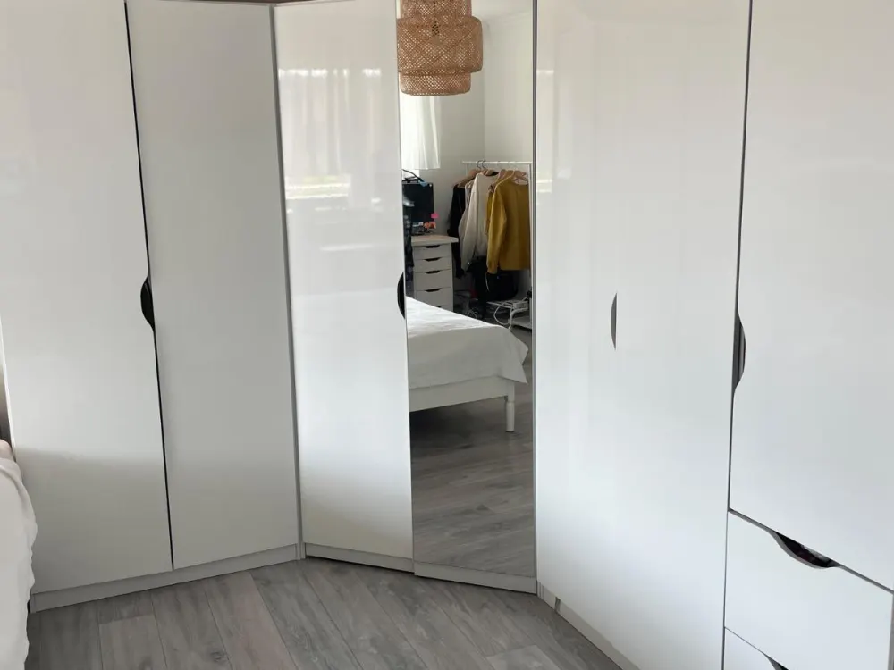 vollmöbiliertes WG- Zimmer in 2er WG mit privatem Balkon