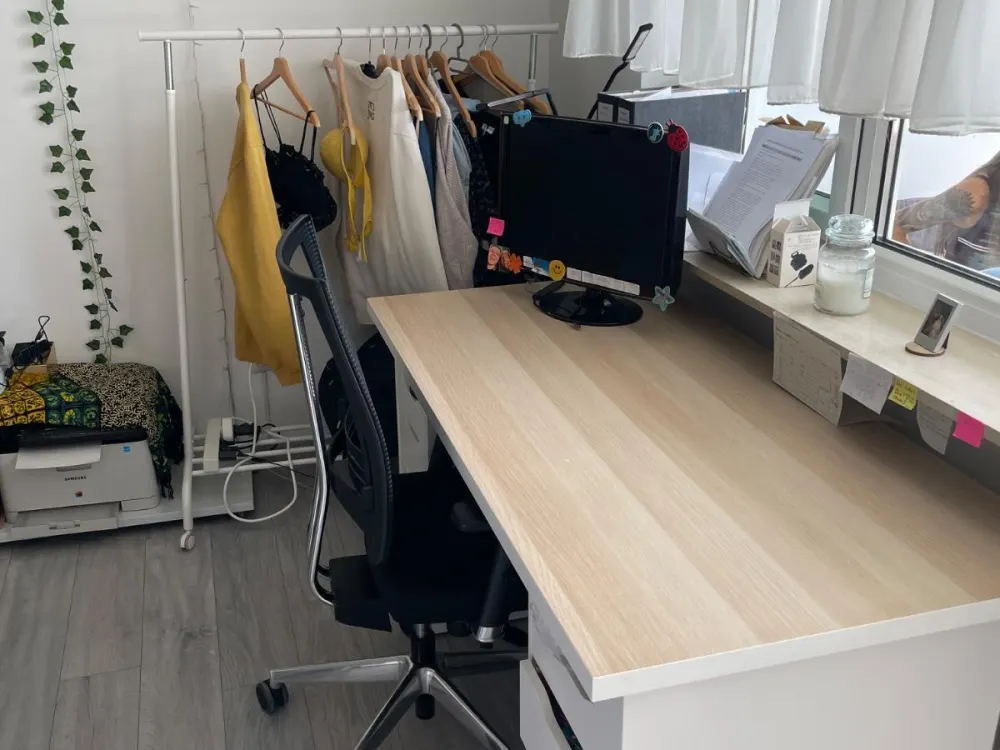 vollmöbiliertes WG- Zimmer in 2er WG mit privatem Balkon
