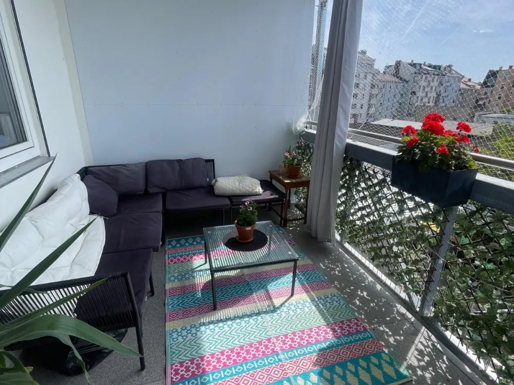 vollmöbiliertes WG- Zimmer in 2er WG mit privatem Balkon