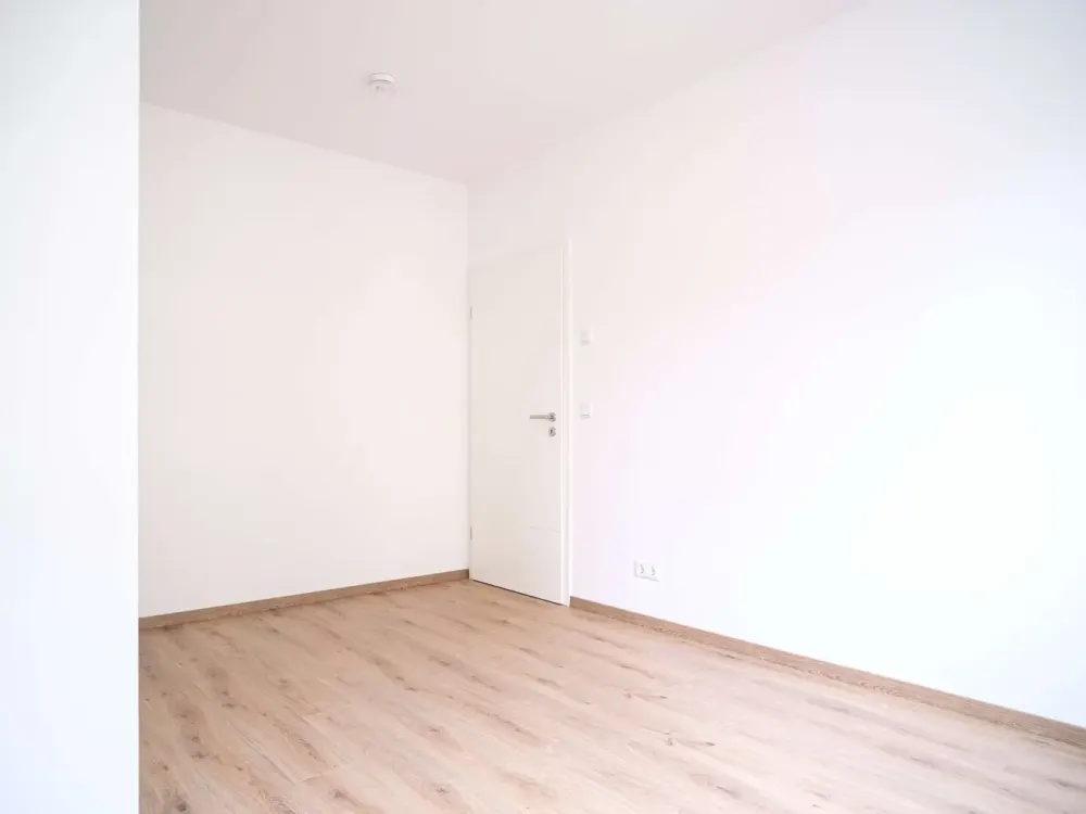 Modern living in Volkmarsdorf: Attractive 2-room apartment with balcony, underfloor heating & fitted kitchen