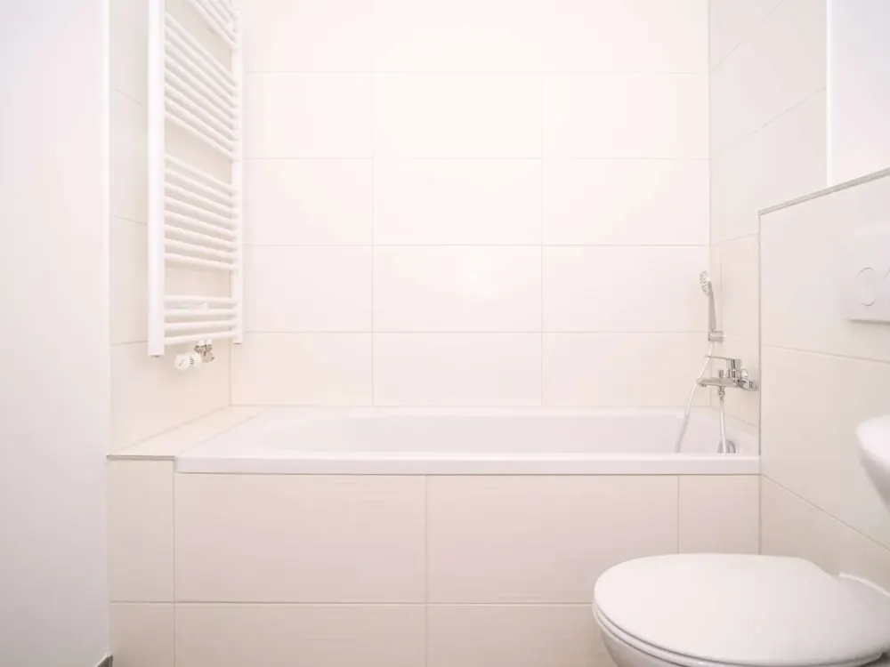 Modern living in Volkmarsdorf: Attractive 2-room apartment with balcony, underfloor heating & fitted kitchen