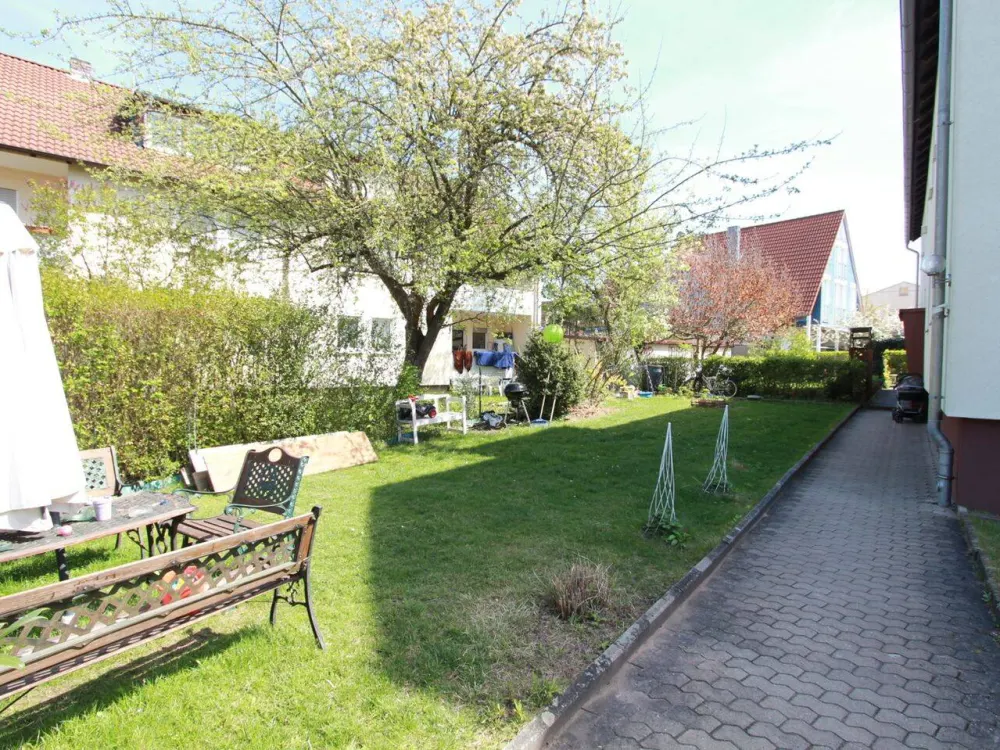 Gemütliche 2,5-Zimmer-Dachgeschosswohnung mit Balkon