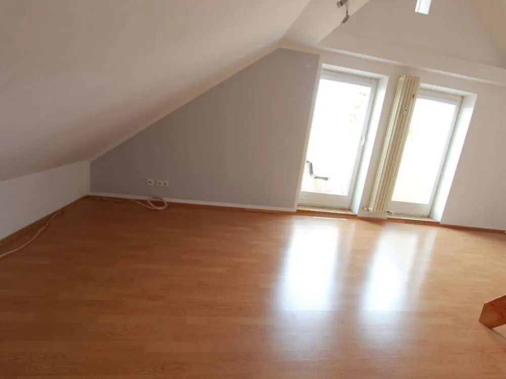 Gemütliche 2,5-Zimmer-Dachgeschosswohnung mit Balkon