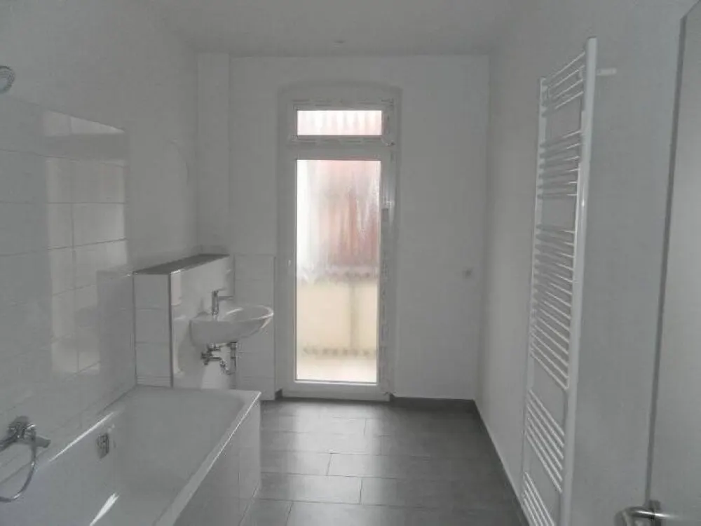 Großzügige 3-Zimmer-Altbauwohnung mit Balkon und Gemeinschaftshof
