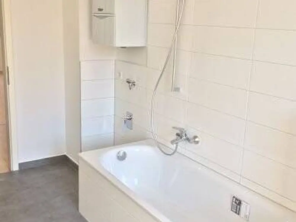 Großzügige 3-Zimmer-Altbauwohnung mit Balkon und Gemeinschaftshof